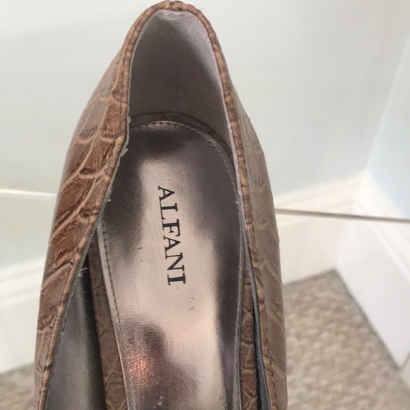 Alfani Leather Platform Heels w/ Crocodile Imprint - Picture 3 of 7